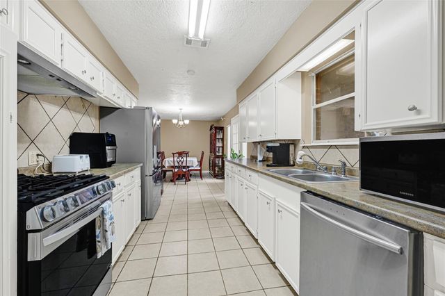 1606 Clayton Drive, Baytown, TX 77520