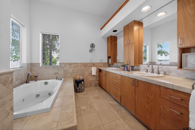 20998 Kiva Circle, Flint, TX 75762