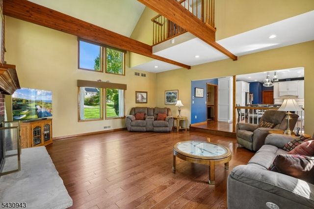 31 Copper Penny Rd, Raritan Twp., NJ 08822