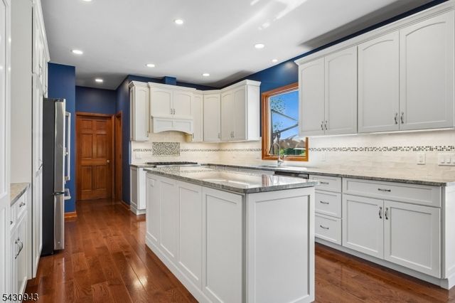 31 Copper Penny Rd, Raritan Twp., NJ 08822