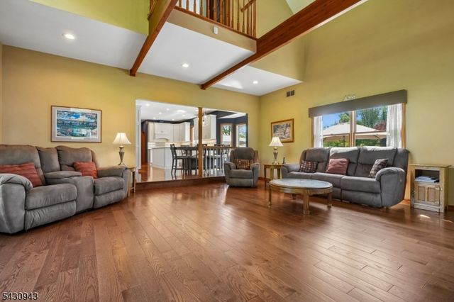 31 Copper Penny Rd, Raritan Twp., NJ 08822