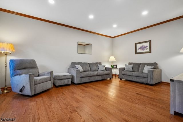 31 Copper Penny Rd, Raritan Twp., NJ 08822
