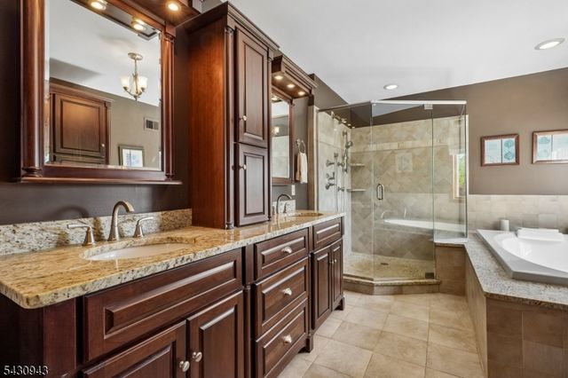 31 Copper Penny Rd, Raritan Twp., NJ 08822