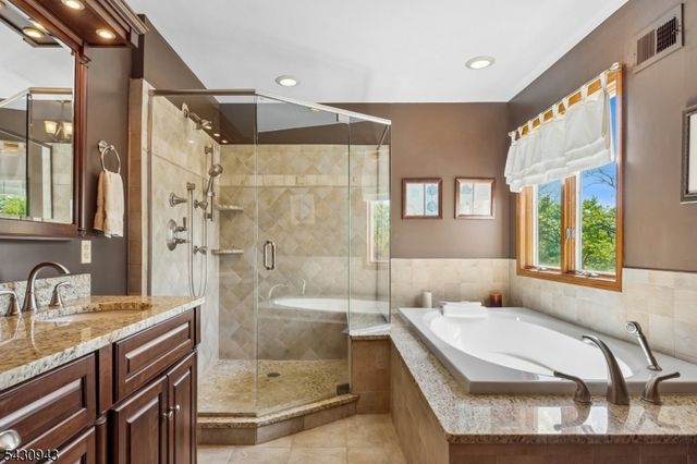 31 Copper Penny Rd, Raritan Twp., NJ 08822