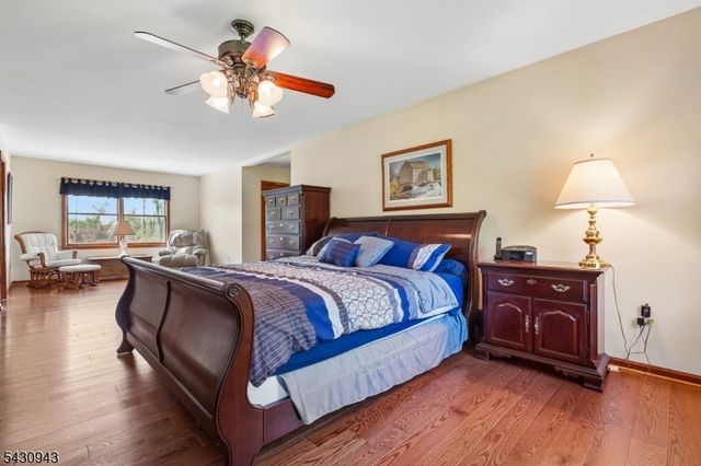 31 Copper Penny Rd, Raritan Twp., NJ 08822
