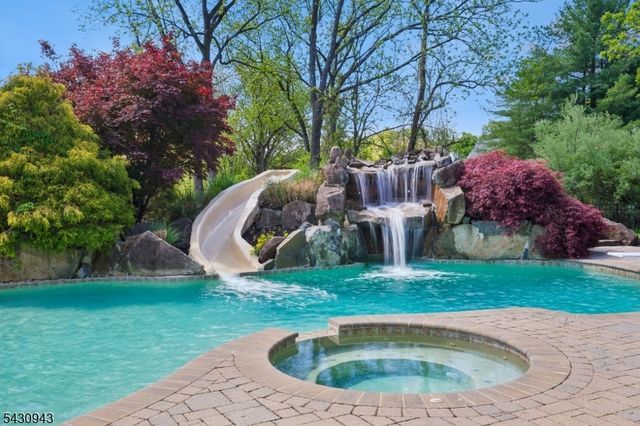 31 Copper Penny Rd, Raritan Twp., NJ 08822