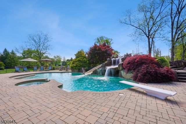 31 Copper Penny Rd, Raritan Twp., NJ 08822