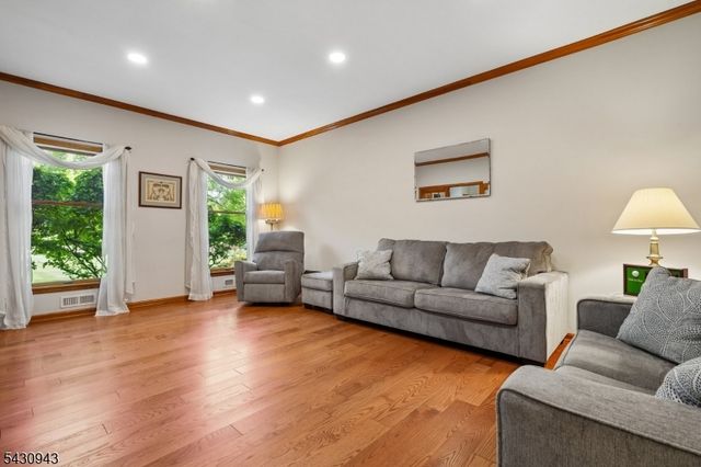 31 Copper Penny Rd, Raritan Twp., NJ 08822