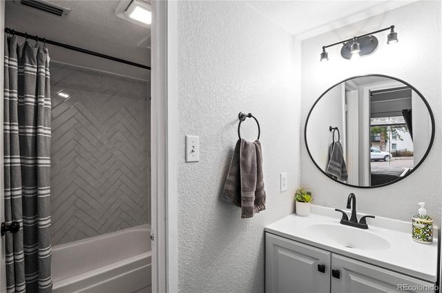 9725 E Harvard Avenue 387, Denver, CO 80231