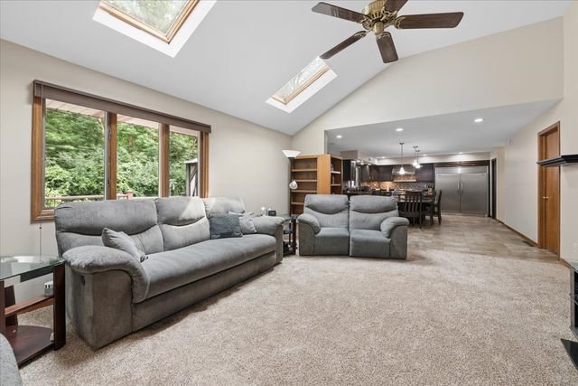 3318 Caroline Drive, Joliet, IL 60435