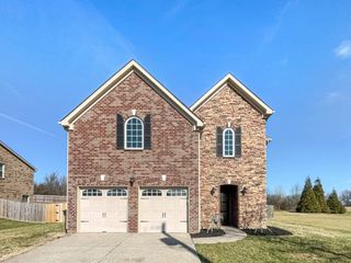 1036 Middleton Ln, Gallatin, TN 37066