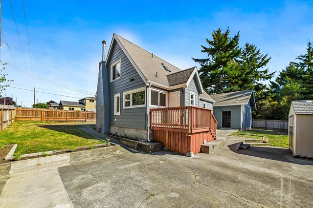 380 Artino Street, Eureka, CA 95503