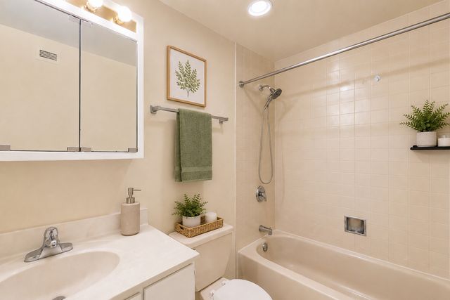 2605 S Indiana Avenue 1404, Chicago, IL 60616