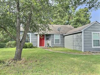 220 E Evans Avenue, Bonham, TX 75418