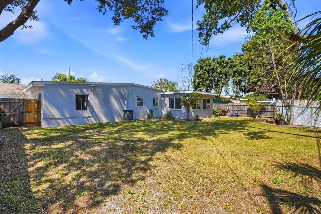 Image 25 of property listing at 6535 10TH STREET N, St Petersburg, FL 33702