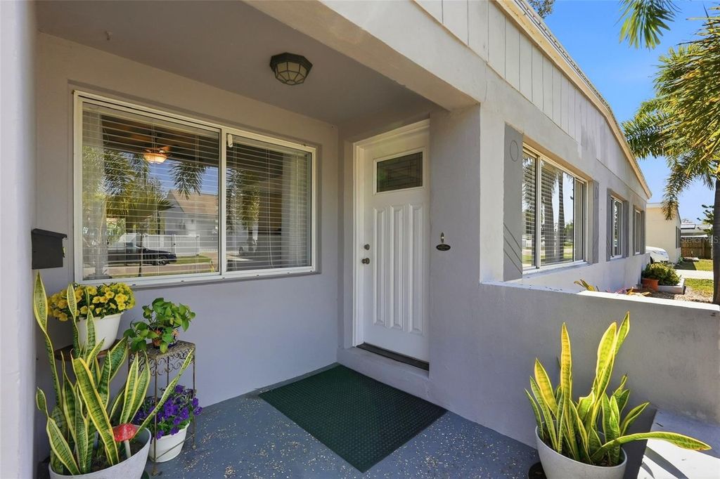 Image 4 of property listing at 6535 10TH STREET N, St Petersburg, FL 33702