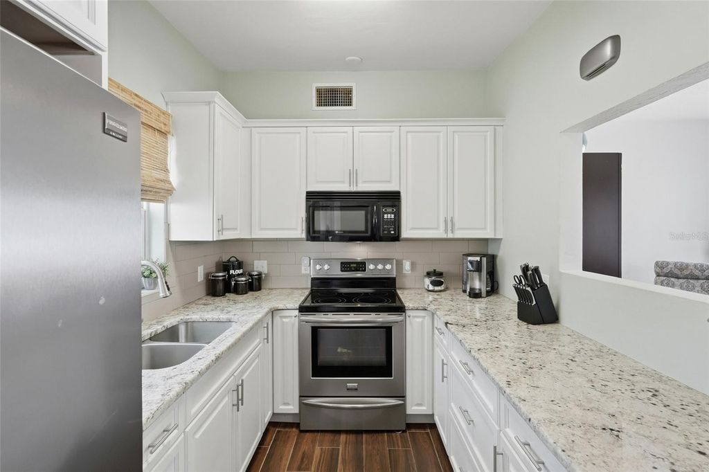 Image 8 of property listing at 6535 10TH STREET N, St Petersburg, FL 33702