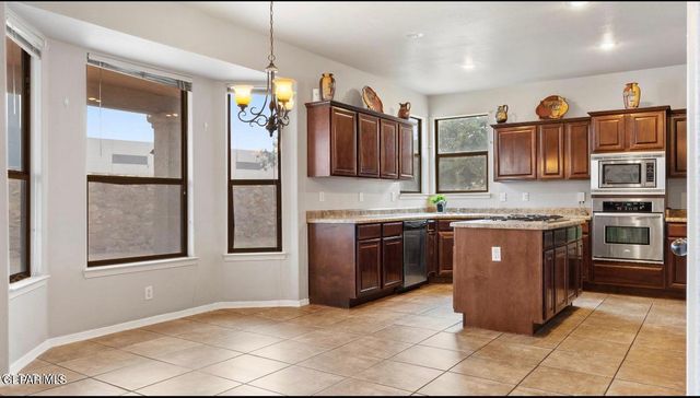 12000 STANSBURY Drive, El Paso, TX 79928