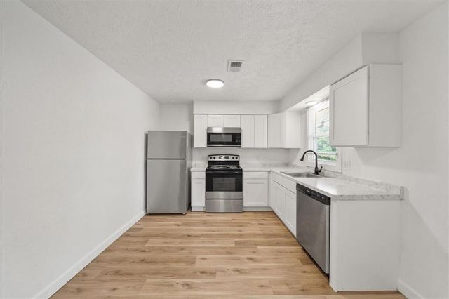 902 Twin Oaks Terrace, Harrisonville, MO 64701