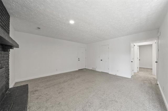 902 Twin Oaks Terrace, Harrisonville, MO 64701