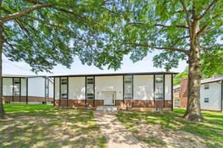 902 Twin Oaks Terrace, Harrisonville, MO 64701