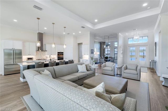 3126 Heather Glen CT, Naples, FL 34114