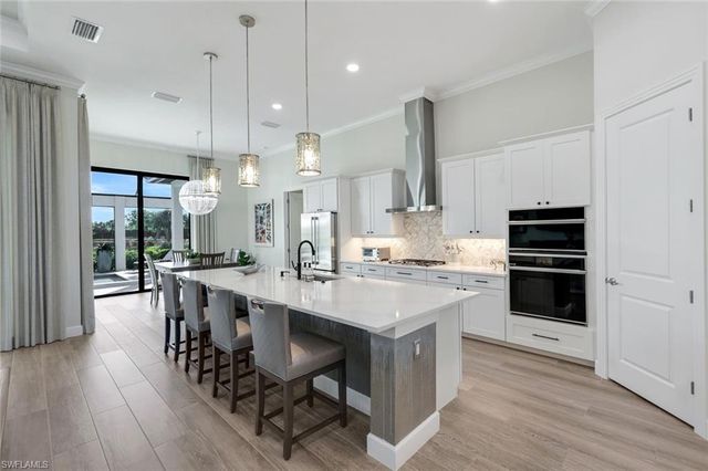 3126 Heather Glen CT, Naples, FL 34114