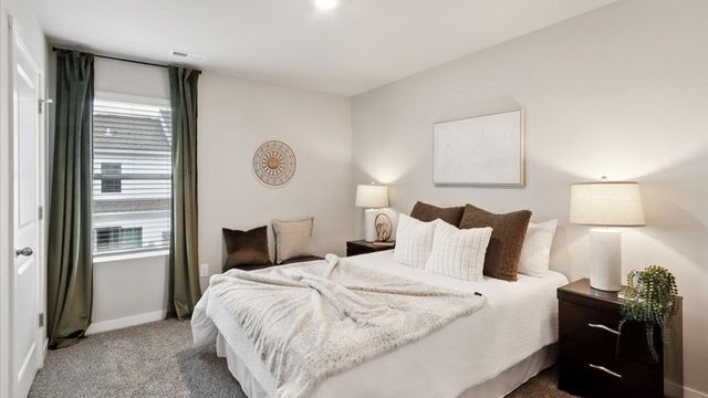 2277 SE Morningdew Drive, West Des Moines, IA 50265