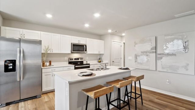 2277 SE Morningdew Drive, West Des Moines, IA 50265