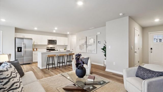 2277 SE Morningdew Drive, West Des Moines, IA 50265