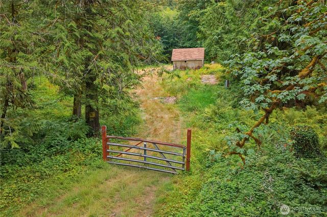 915 174th Avenue NW, Lakebay, WA 98349