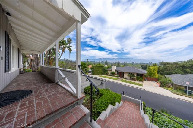 355 Malcolm Drive, Pasadena, CA 91105