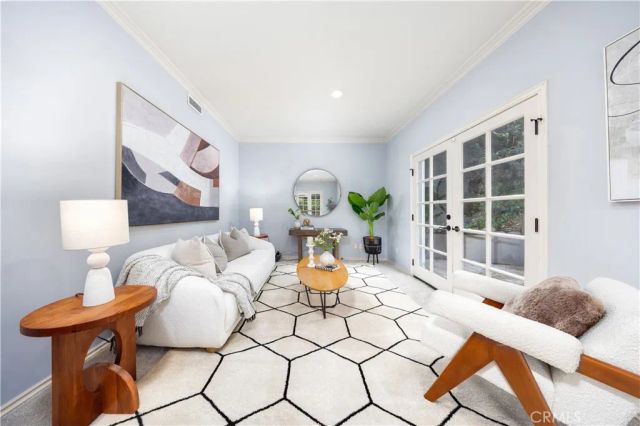 355 Malcolm Drive, Pasadena, CA 91105