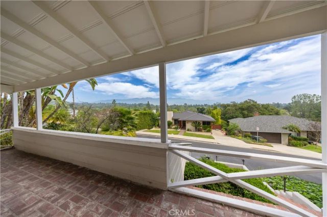 355 Malcolm Drive, Pasadena, CA 91105