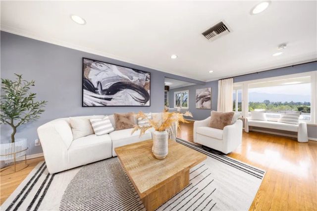 355 Malcolm Drive, Pasadena, CA 91105