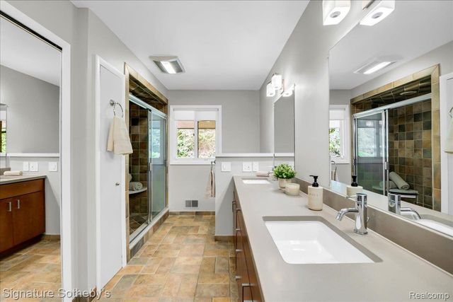 45 Maywood Avenue, Bloomfield Hills, MI 48304