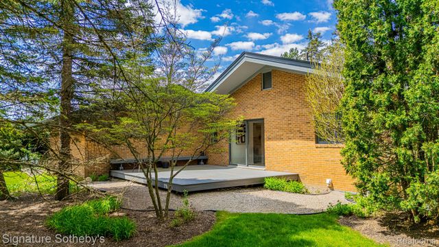 45 Maywood Avenue, Bloomfield Hills, MI 48304