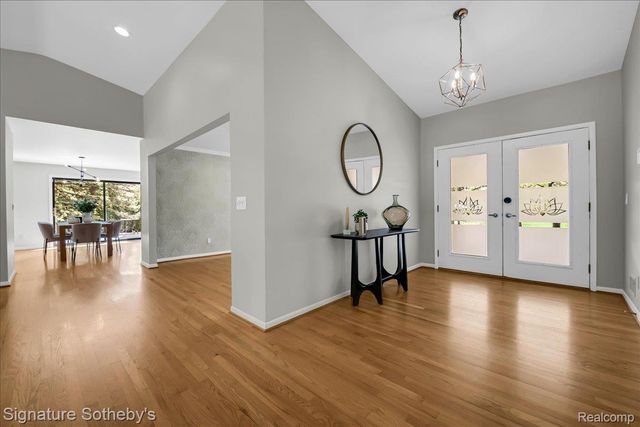 45 Maywood Avenue, Bloomfield Hills, MI 48304