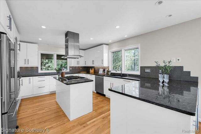 45 Maywood Avenue, Bloomfield Hills, MI 48304