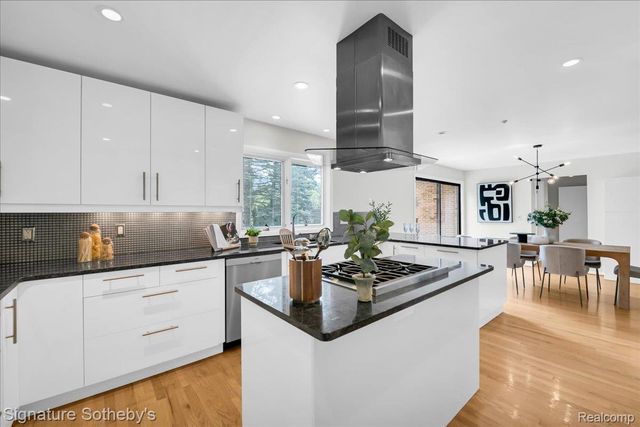 45 Maywood Avenue, Bloomfield Hills, MI 48304