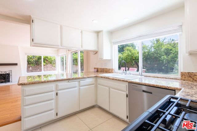 8324 Beckford Avenue, Los Angeles, CA 91324