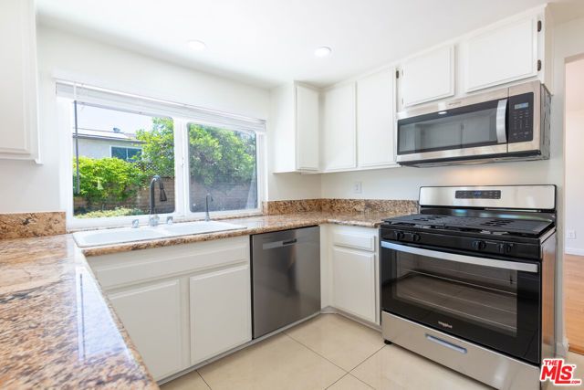 8324 Beckford Avenue, Los Angeles, CA 91324