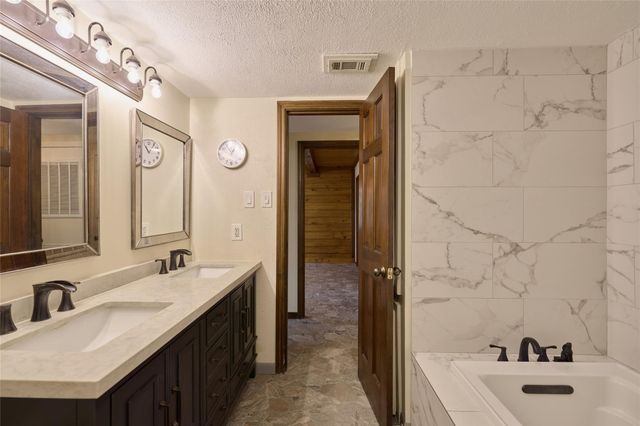 18233 Country Place Drive, Conroe, TX 77302