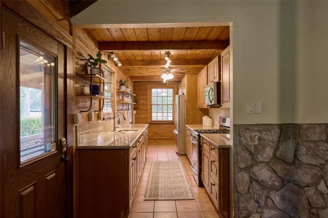 18233 Country Place Drive, Conroe, TX 77302