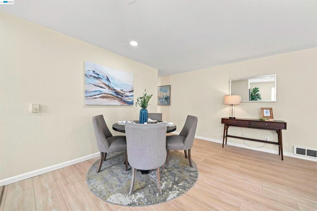 Image 12 of property listing at 690 Applause Pl, San Jose, CA 95134