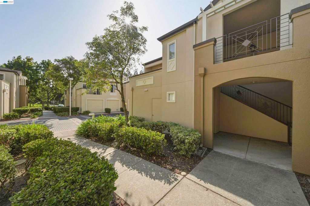 Image 3 of property listing at 690 Applause Pl, San Jose, CA 95134