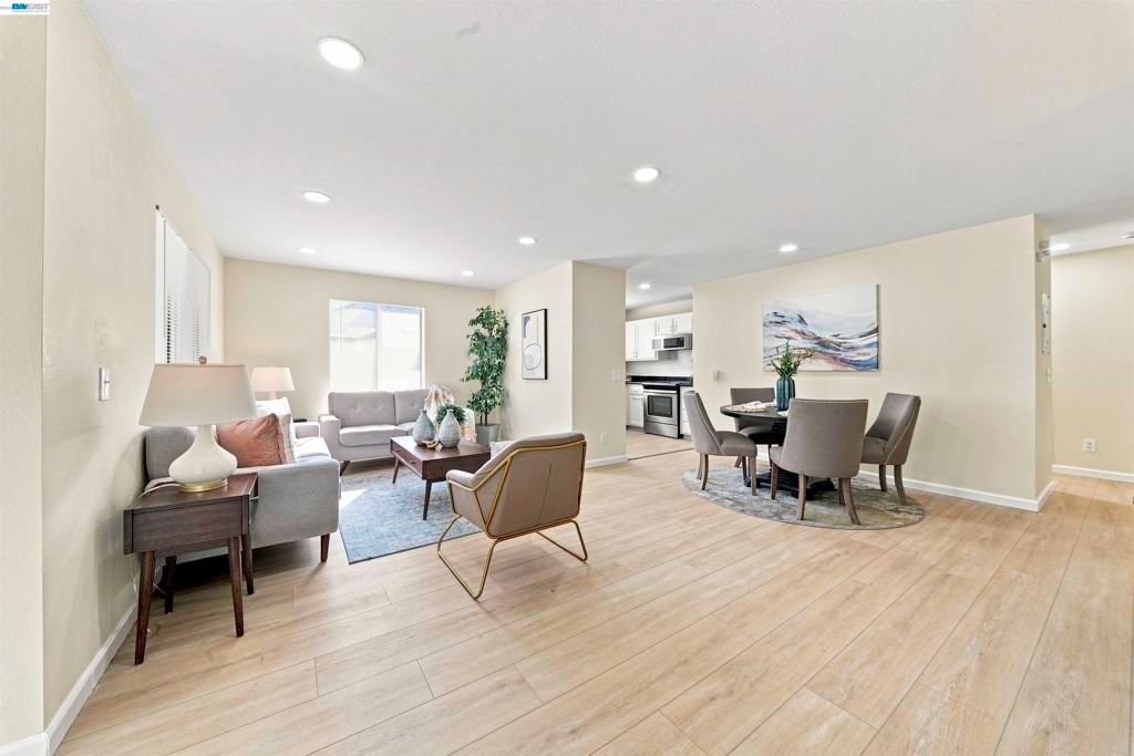 Image 7 of property listing at 690 Applause Pl, San Jose, CA 95134