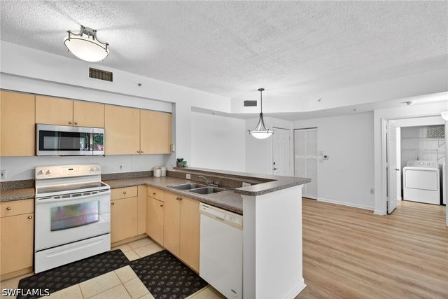 1200 Reserve WAY 105, Naples, FL 34105