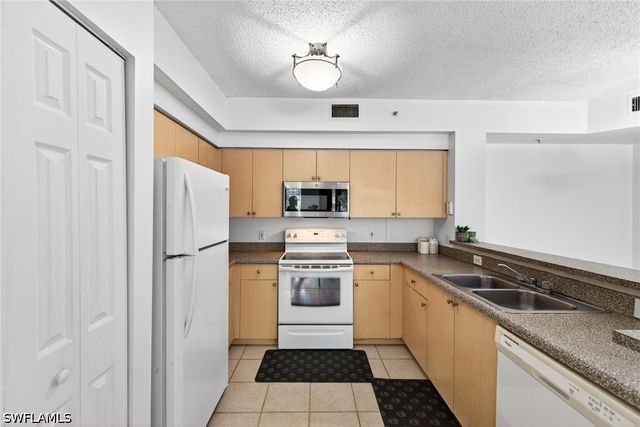 1200 Reserve WAY 105, Naples, FL 34105