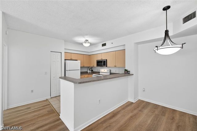 1200 Reserve WAY 105, Naples, FL 34105